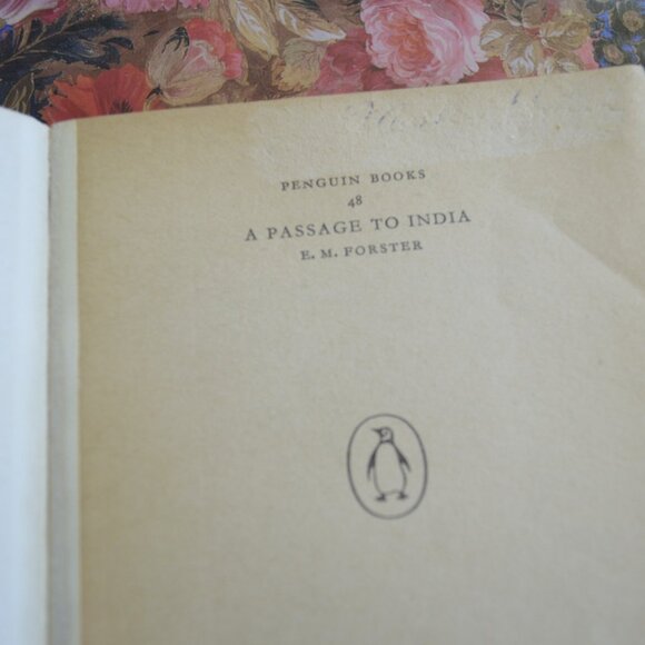 A Passage to India by E.M. Forster Penguin Books - Picture 4 of 4